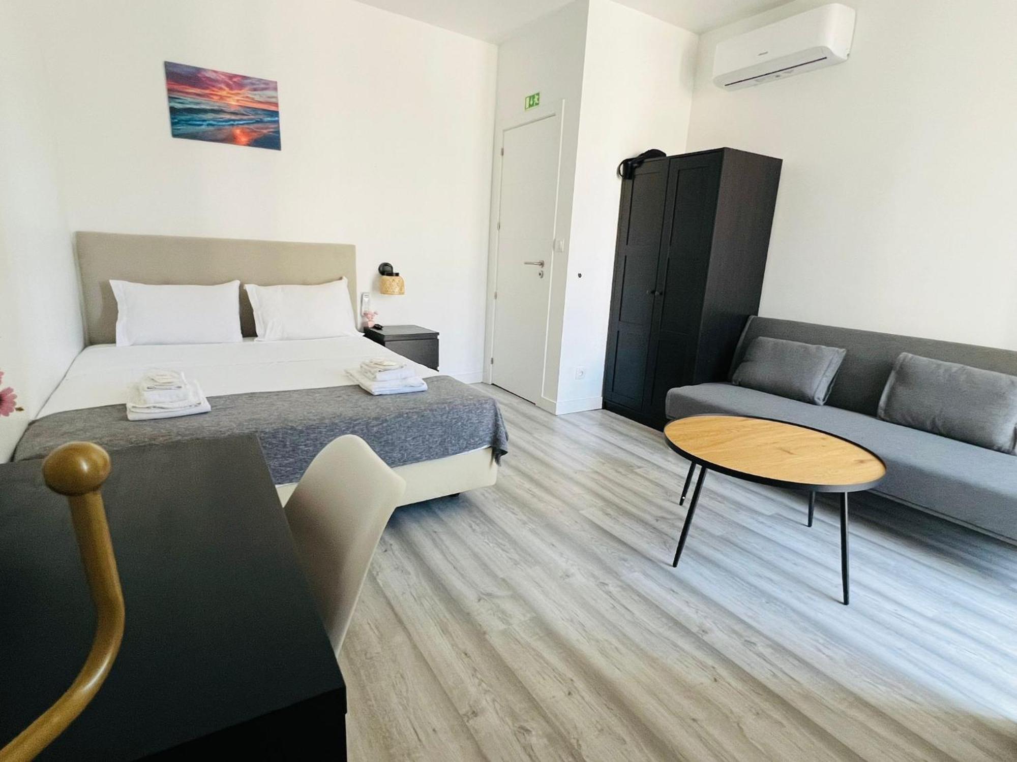 Sao Lazaro Bhuiyan Family Host Hotel Lisbon Exterior photo
