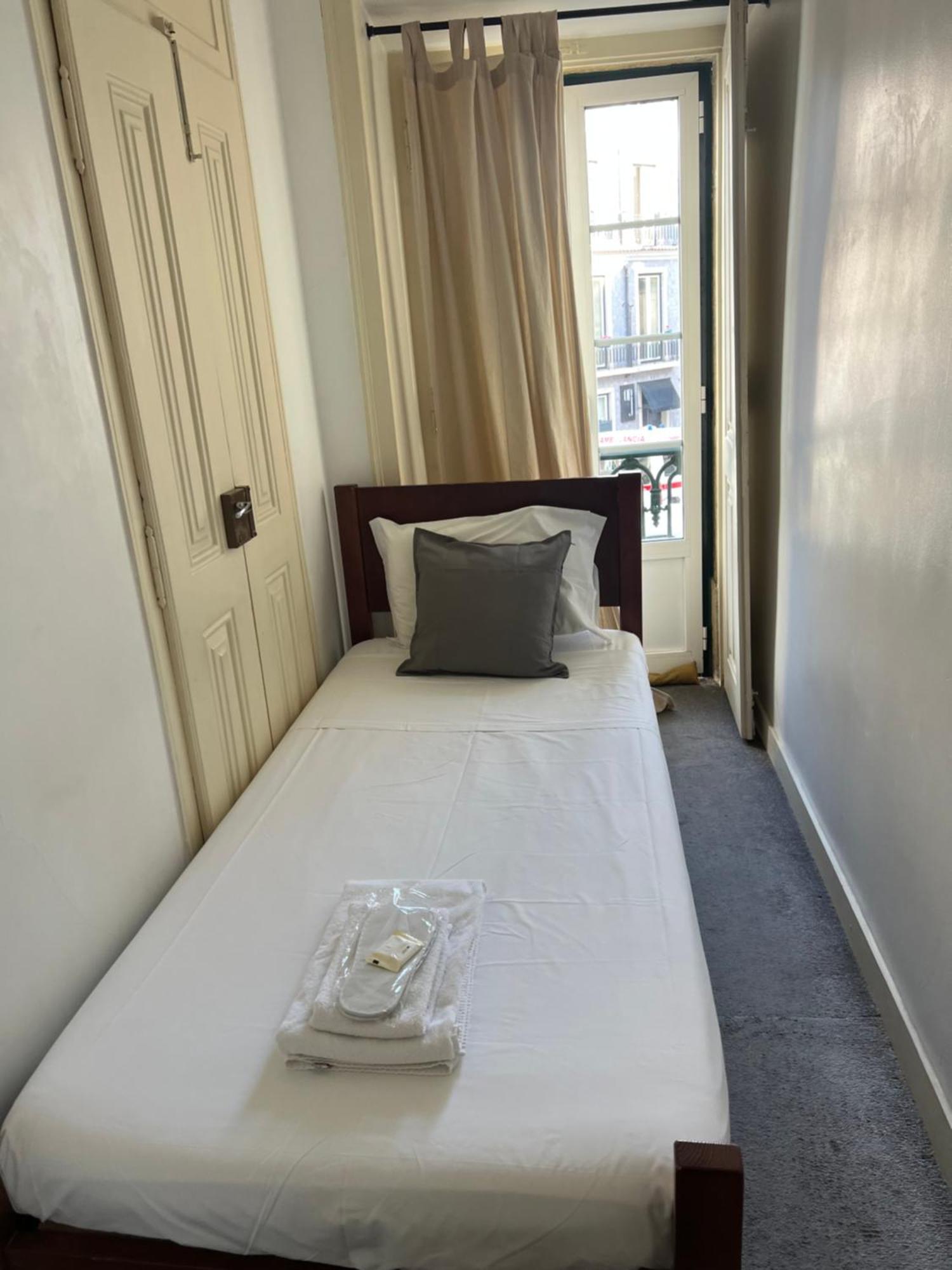 Sao Lazaro Bhuiyan Family Host Hotel Lisbon Exterior photo