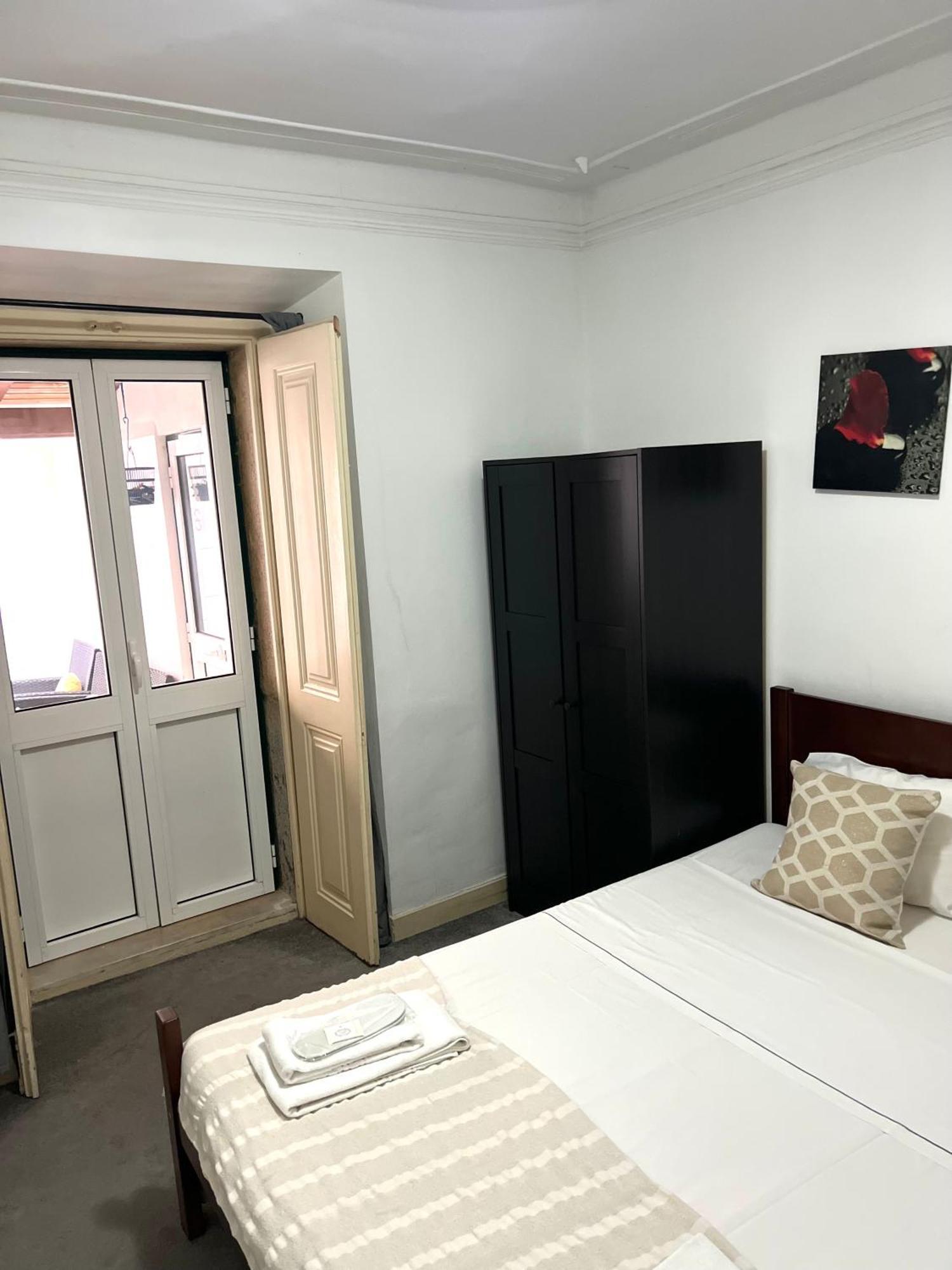 Sao Lazaro Bhuiyan Family Host Hotel Lisbon Exterior photo